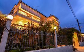 Theoni'S Apartments